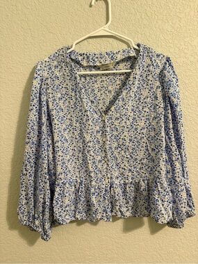 Pigalle Women's Blue Floral V-Neck Peplum Blouse